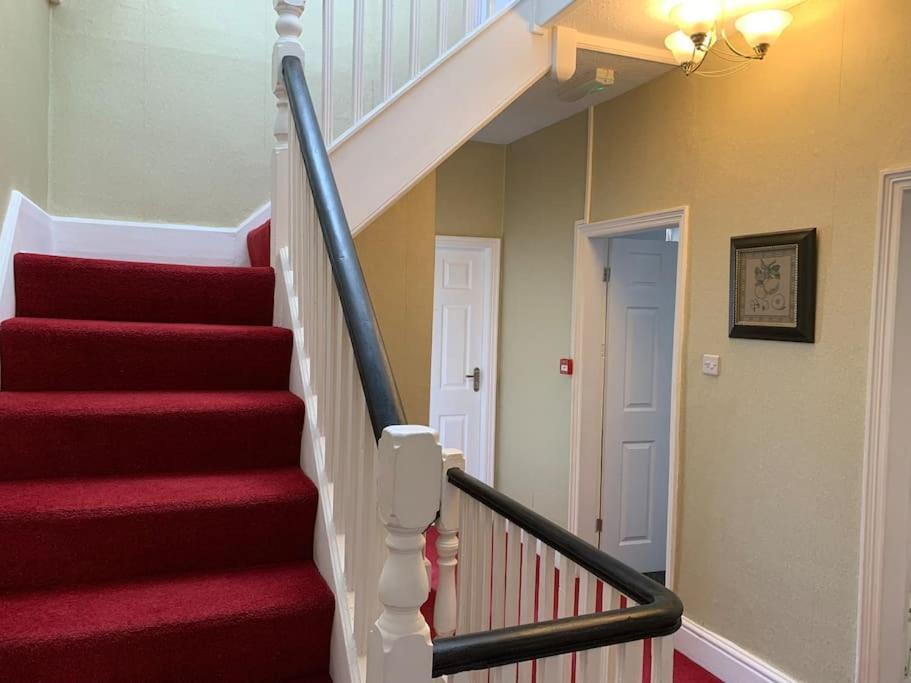 Heather Glen. Six Bedroom Home Near The Sea. Blackpool Exterior photo